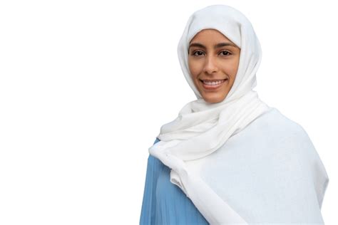 Retrato de mulher usando hijab PSD Grátis