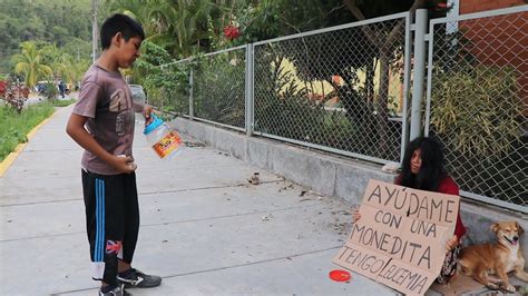 NIÑO POBRE AYUDA A LA NECESITADA Y ASÍ FUE LA RECOMPENSA YouTube