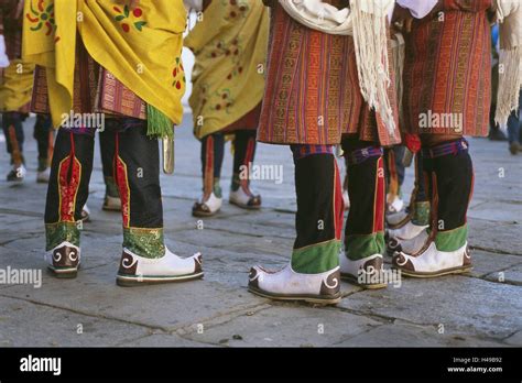 Men bhutan hi-res stock photography and images - Alamy