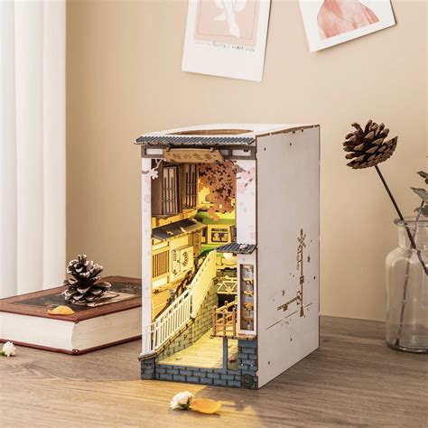 Robotime Rolife Sakura Densya Book Nook DIY Dollhouse Bookend Model