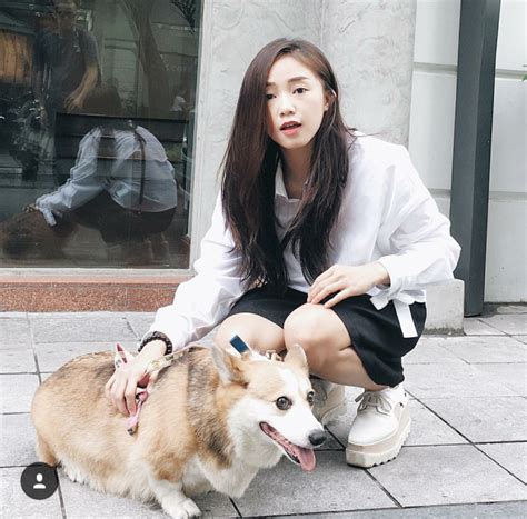 Trong Khi C Th Gi I Thi Nhau Sexy Th Hot Girl N Y V N Ghi I M B I S D Th Ng V Ng T