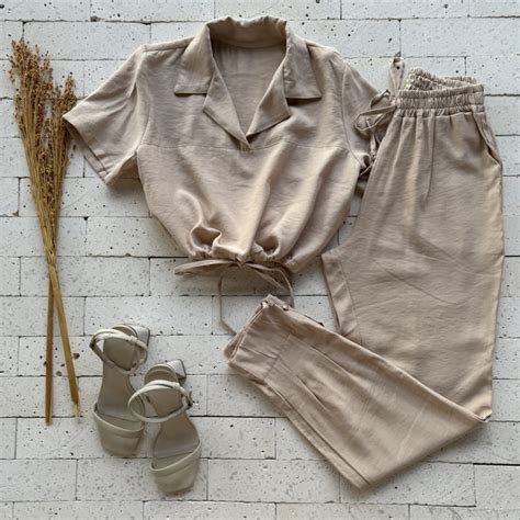 CROPPED GOLINHA DETALHE NÓZINHO NA CINTURA NUDE Dondoca Moda Feminina