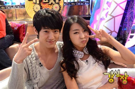 Bora SISTAR tiết lộ thói quen nude trong phòng của nhóm