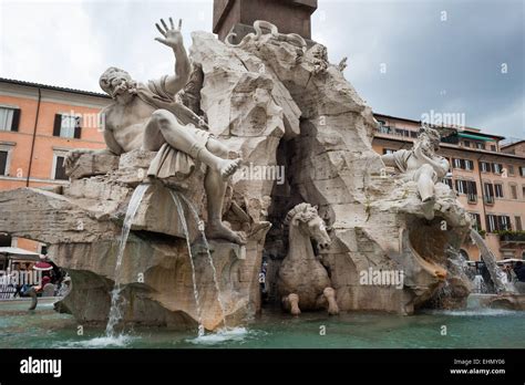 Fontana dei Quattro Fiumi oder Brunnen der vier Flüsse Piazza Navona