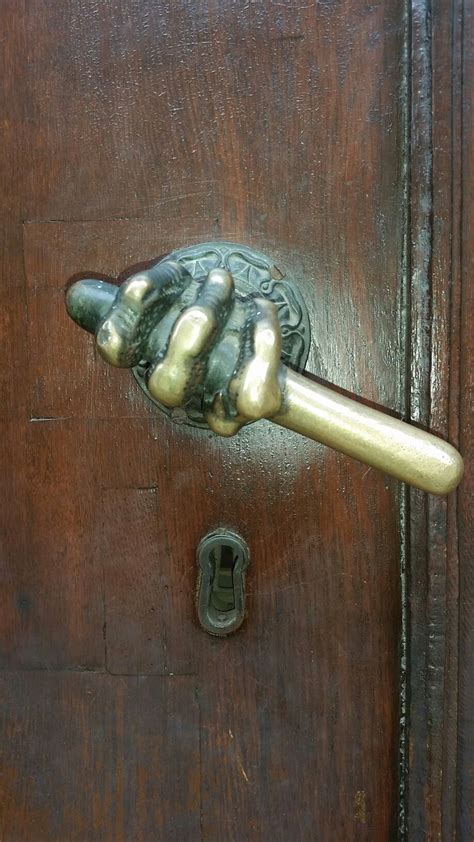 Pin By Beth Veazy On Sculptor Door Knobs And Knockers Door Knobs