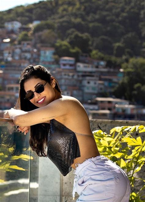 Brazilian MMA Babe Polyana Viana Femi Sports