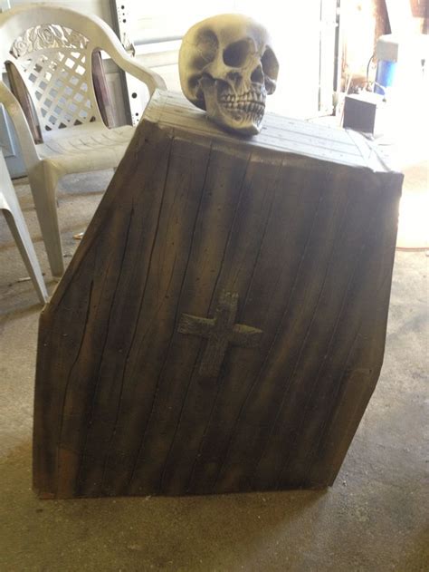 Scary Halloween coffin prop made by Eric Henderson | Halloween coffin ...