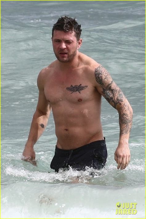 Ryan Phillippe Bares Hot Body While Shirtless In Miami Photo 4184436 Ryan Phillippe