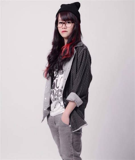 Ngắm những cô bạn gái xinh xắn của hot Vlogger Việt