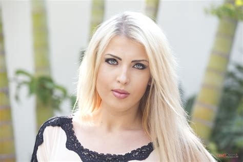 Kyra Blonde Rs Adult Porn Photo Album