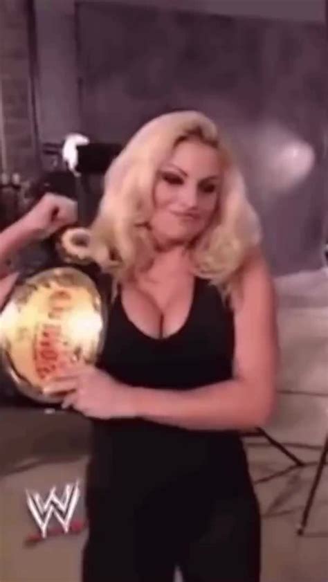 Trish Stratus Big Fake Tits Scrolller