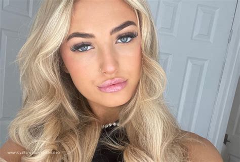 My Sub Worshipping My Ass Goddess Leoni Official Profile