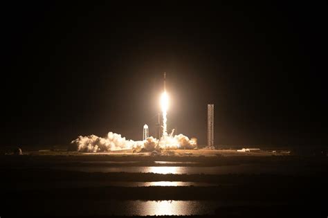 Watch Spacex Gracefully Release Nasa Moon Lander Into Space Mashable