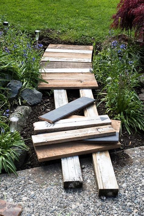 Learn How To Build This Easy And Beautiful Garden Themed Reclaimed Wood