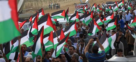 Israel Fires on Palestinians Protesting 'Flag March' in Gaza