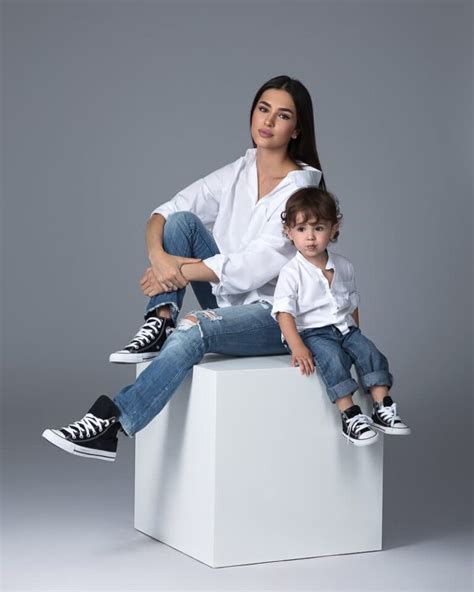 13 Ideas for the Perfect Mommy and Me Photoshoot Outfits