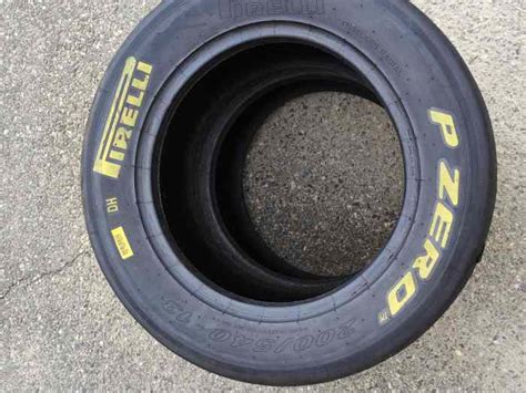 Pneus Pirelli PZero 13 pièces et voitures de course à vendre de