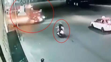 Impactante Video Menores En Moto Chocan Contra Trailer Y Mueren