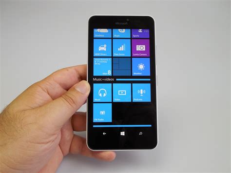 Microsoft Lumia 640 XL LTE Review Shines Bright With A Crisp Display