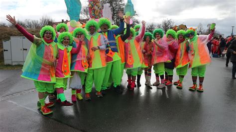 Bunte Kostüme Und Musik Der Faschingsumzug In Markt Bibart Flz De