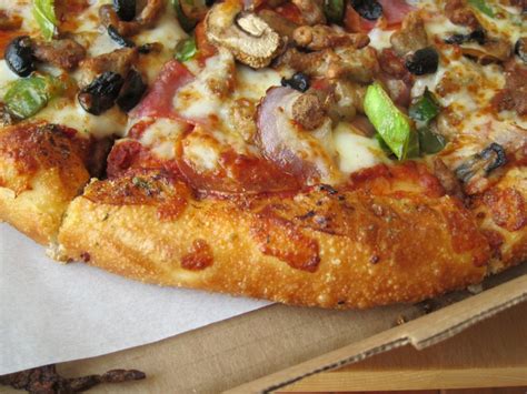 Review Pizza Hut New Hand Tossed Pizza