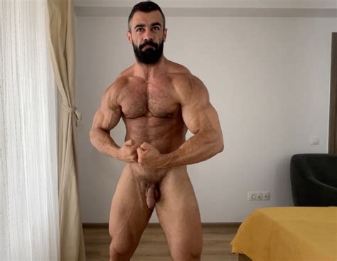 Hairy Muscle Hunk Jerks Off Musclestoworship