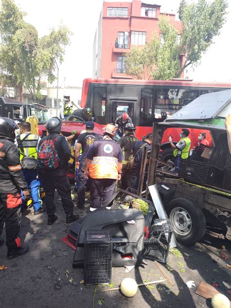 Aparatoso Choque Del Metrobús Sobre Insurgentes Norte Dejó Varios Lesionados Infobae