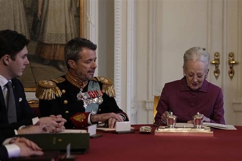 König Frederik weint bei Proklamation vor Rührung