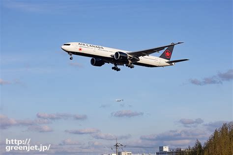 成田で飛行機～エア・カナダb7 奥に Mgt Greenjet 飛行機撮影記