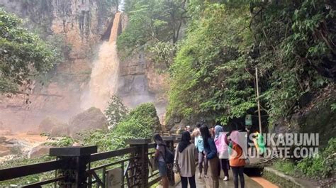 Tak Lagi Eksotis Warna Air Curug Cimarinjung Sukabumi Jadi Keruh Dan Bau