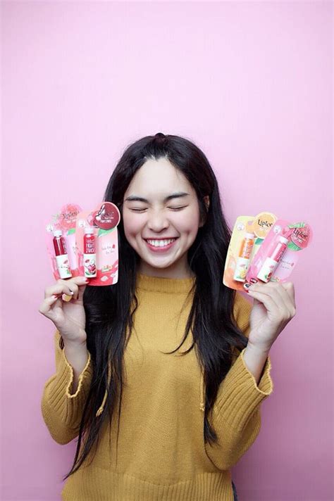 Ngắm dàn hot girl X cực xinh ngọt ngào đua nhau khoe son môi nước ép trái cây