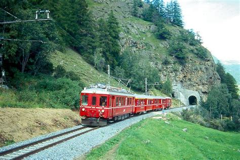 Rhb Extrazug Fliegender Rh Tier Von Scuol Nach Bever Am