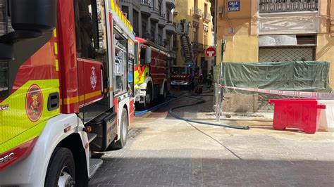 Un Incendio Obliga A Desalojar Un Edificio En El Distrito De Ciutat