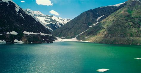 top  breathtaking places  visit  naran valley