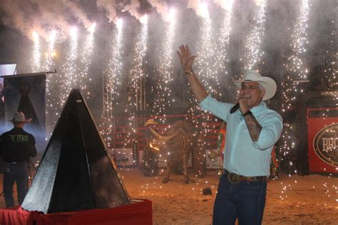 Marco Brasil Inicia Rodeio Country No Primeiro Dia Da Festa Do