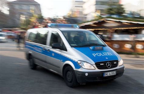 Nach Unfall In Sindelfingen Bmw Fahrer Fl Chtet Vor Polizei Und