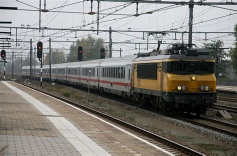 NS 1761 Met IC Naar Berlijn Komt Hier Door Station Weesp Flickr