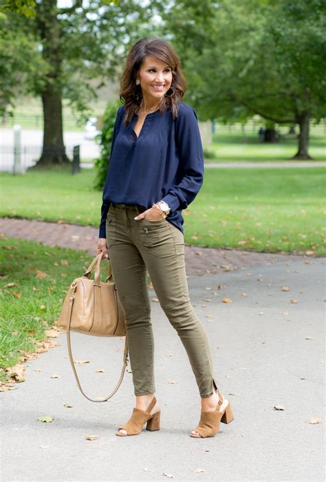 Pin By Lori Murphy On Fall Winter Outfit Inspiration Olive Pants Outfit Olive Green Pants