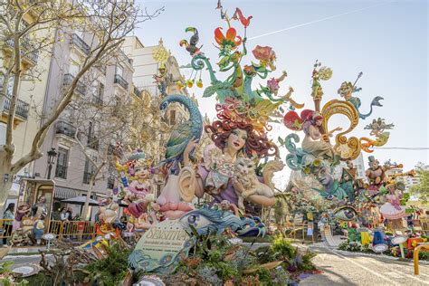 Descubre las Fallas de Sección Especial de València 2024