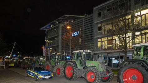 München Trotz Milliarden Hilfe für Landwirte Bauern Protest vor CSU