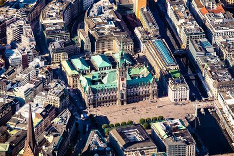 Hamburg Von Oben Geb Ude Der Stadtverwaltung Rathaus Am Marktplatz