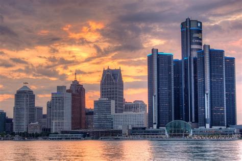 photographing  detroit michigan skyline