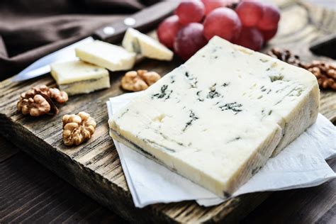 Guide to Gorgonzola: 3 Ways to Enjoy Gorgonzola Cheese - 2025 - MasterClass