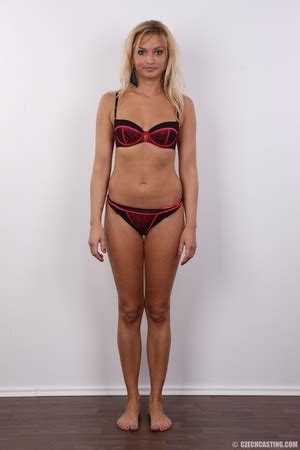 Hot Looking Lady Shows Tits With Big Nipples Ass And In XXX Dessert