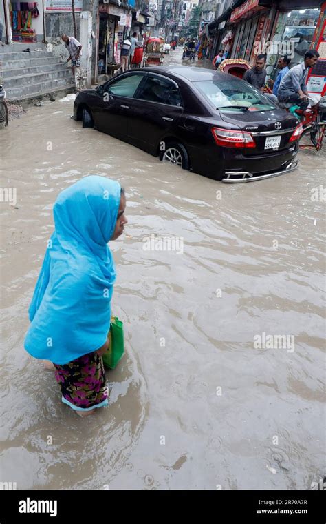 Dhaka Bangladesh June 12 2023 Vehicles Try To Drive Through A