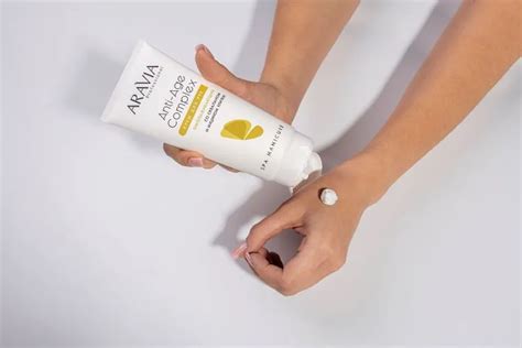 Продлеваем здоровье и молодость кожи рук с кремами от ARAVIA Professional