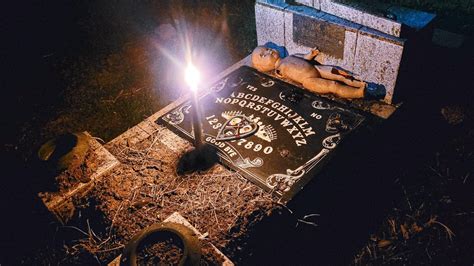 Jugue La Ouija En El Aterrador Cementerio De Florencio Varela De Buenos