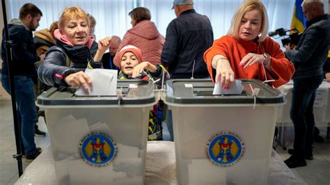 Moldovans Vote In Presidential Election And Eu Referendum Amid Claims