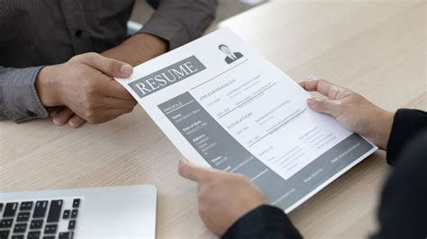 yuk intip  membuat cv  menarik  dilirik hrd