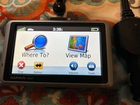 Garmin Nuvi 1350 GPS Bundle With Mount Car Charge Cable 32gig SD